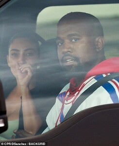 31269534-8566405-Kim_was_seen_turning_away_from_Kanye-a-43_1595904111880.jpg