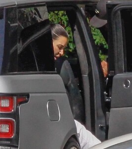 31346216-8574021-Back_to_work_Kim_Kardashian_arrives_at_LA_studio_for_a_SKIMS_pho-a-141_1596063941395.jpg