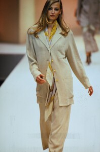 323387249_salvatore-ferragamo-ss-1994(5).thumb.jpg.0dde436072dc8abc9f3eae7dac95fcda.jpg