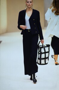 346986465_salvatore-ferragamo-ss-1994(2).thumb.jpg.d1dab9b12bda241a4ed11762ccbba981.jpg