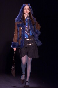 37-anna-sui-ready-to-wear-fall-2001-vika-sementsova.thumb.jpg.27b2f3d76d27e4f455665f7400bc6da1.jpg