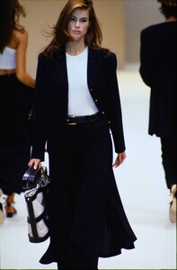 37650941_salvatore-ferragamo-ss-1994(6).thumb.jpg.33b9e66253ed792e16de4aaa6269ff36.jpg