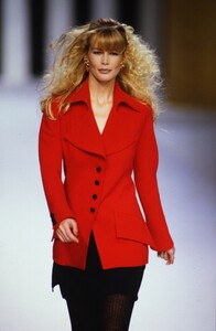 378116634_claudia-valentino-fw-1994(2).thumb.jpg.6acb3c5d8c00ca04b52bdfc401525795.jpg