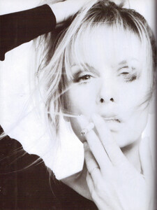 38782700_Meisel_Vogue_Italia_April_1993_05.thumb.jpg.51e4d3c927dbedb97d8f21a4795a50b9.jpg