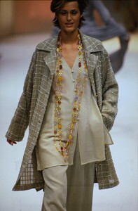 416107146_salvatore-ferragamo-ss-1994(3).thumb.jpg.ddac1d84864792171d450b91b9c3e4dd.jpg