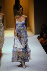 479618833_salvatore-ferragamo-ss-1994(2).thumb.jpg.6d885699057e28c8c84a8bf9467e5179.jpg