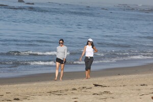      jen150720BZNimage112.jpg