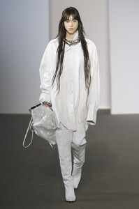 531210686_AcneStudiosFall2020WbBuLKl09tax.thumb.jpg.664c4a5b9c0f16a4403e2cf1ed9ac74e.jpg
