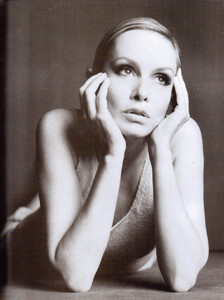 544896941_Meisel_Vogue_Italia_April_1993_12.thumb.jpg.e842be710fdf0c6bfa2b8d711db6b8a9.jpg