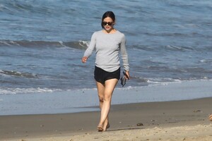      jen150720BZNimage108.jpg