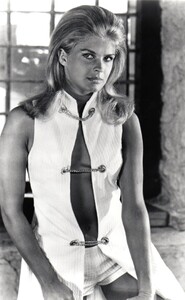 Candice Bergen - open front white top.jpg