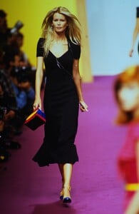 613720713_claudia-karl-lagerfeld-ss-1995(5).thumb.jpg.317f65075746bed09cfb8b67bc52fdda.jpg