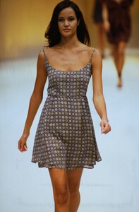 678426815_salvatore-ferragamo-ss-1994(21).thumb.jpg.21c686730aaba34f6fe9960d7bc63506.jpg