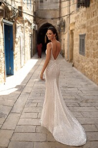 704-olivia-back.jpg