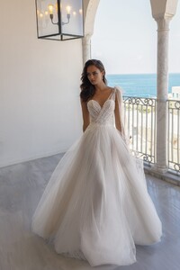 709-bella-full.jpg