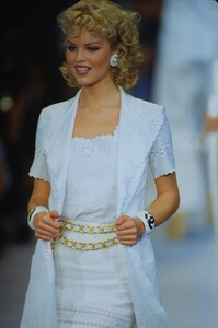 716216014_chanel-ss-1993(2).thumb.jpg.63ac1f599bf0a55dfbe496ecba024b55.jpg