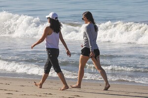      jen150720BZNimage122.jpg