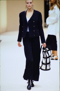 772428984_salvatore-ferragamo-ss-1994(7).thumb.jpg.8ea98e274b6962dad987314fe37cd144.jpg