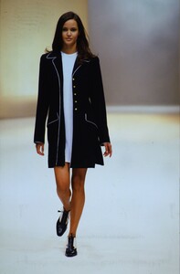 827722726_salvatore-ferragamo-ss-1994(11).thumb.jpg.ef6e04c7ec3b32baf4d14683fe5b88af.jpg