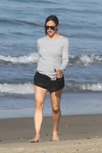      jen150720BZNimage104.jpg