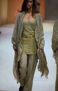 871321590_salvatore-ferragamo-ss-1994(4).thumb.jpg.4247bf1f74f8319315143a6428b56cc0.jpg