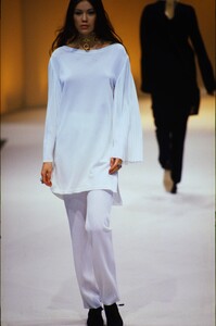 871572276_salvatore-ferragamo-ss-1994(2).thumb.jpg.33abe88446085e2793bc3b12692d378d.jpg