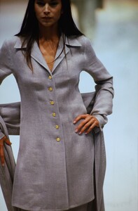 894634570_salvatore-ferragamo-ss-1994(9).thumb.jpg.ff88a1e7e6cb7d8d69808368ca5c4c59.jpg