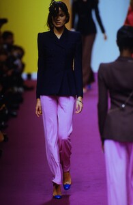940920601_rosemarie-karl-lagerfeld-ss-1995(2).thumb.jpg.596824b8d42c1560d737f1af3d4d8d32.jpg