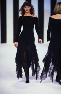 962636048_christy-valentino-fw-1994(2).thumb.jpg.7e98025598497eee38d43a0caa7fdeaf.jpg