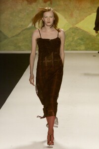 ANNA-SUI-FALL-2000-RTW-47-KAREN-ELSON-2C892799.thumb.jpg.ade74b5842f9f3b5cf8c994fe58542f2.jpg