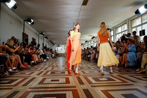 Acne-Studios-Ready-to-Wear-SS18-Paris-0532-1530448385.thumb.jpg.e928ab431ed7b0d1b53ce85bd81639c8.jpg