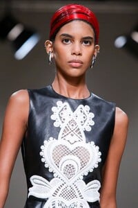 Alexander-McQueen-RTW-FW20-Paris-2728-1583181540.thumb.jpg.62c4e02ac317d7651889cd9ef130cb93.jpg