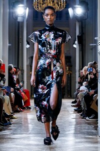 Altuzarra-RTW-FW20-Paris-3463-1582982770.thumb.jpg.85eb4c410634f6fe1beb01fbed7c145c.jpg