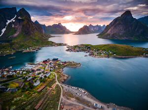 Amazing-Lofoten-Islands-by-Shutterstock-Hurtigruten.thumb.jpg.11d155e11e3f9ebcf84c3814bc089b33.jpg