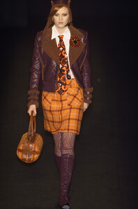 Anna-Sui-Fall-2001-029-Karen-Elson.thumb.jpg.791be036b3e95aaefd2b67f133b413a7.jpg