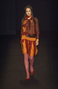 Anna-Sui-Fall-2001-031-Vika-Sementsova.thumb.jpg.b32b5f4227001326a97ce210e2779aa3.jpg