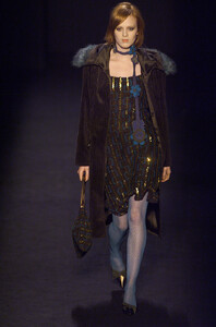 Anna-Sui-Fall-2001-062-Karen-Elson.thumb.jpg.3d4ec7a12fea9d50c5069aafb54f27c2.jpg