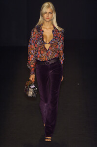 Anna-Sui-Fall-2001-079-Ana-Claudia-Michels.thumb.jpg.7f1eb47d9639ba12cfba4b00f926bc1d.jpg