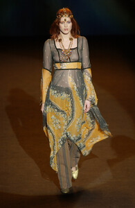 Anna-Sui-Fall-2002-099-Karen-Elson.thumb.jpg.c70fcd8c4aa422cb9b39323bfad5ceb0.jpg