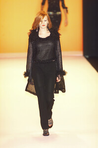 Anna-Sui-Spring-2001-082-Karen-Elson.thumb.jpg.fba2a5c66f73c258c1f6a72048321bec.jpg