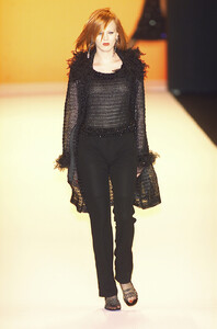 Anna-Sui-Spring-2001-083-Karen-Elson.thumb.jpg.d12d7f8d5b8f1e46cc75dc24f3b72c2f.jpg