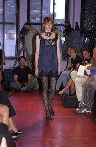 Anna-Sui-Spring-2002-008-Karen-Elson.jpg