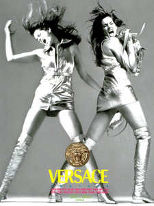 Avedon_Versace_Fall_Winter_94_95_02.thumb.png.4de94d901d1e89993495b011f11aed11.png