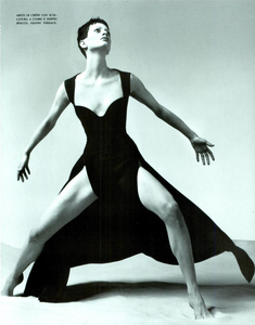 Avedon_Vogue_Italia_January_1993_02.thumb.png.0facfacee05c9aa534ea63d49d4690c2.png