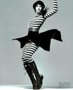 Avedon_Vogue_Italia_July_1993_02.thumb.png.72181392b22864fa8f219b7c0638ef83.png