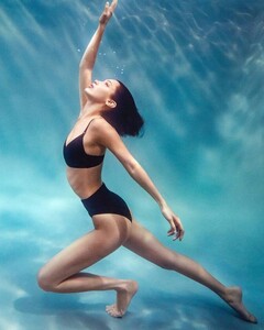 Bella-Hadid-Hot-Body-6.jpg