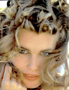 Bianco_Glaviano_Vogue_Italia_June_1991_16.thumb.png.94a27a7682ae1988e47efe4138dbfb0e.png
