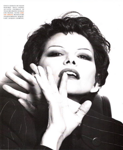 CC_Comte_Vogue_Italia_March_1993_08.thumb.png.ada82982e9b368f10410e41cf7f6520c.png