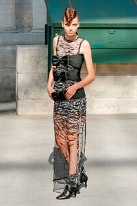 Chanel-Couture-FW18-Paris-4973-1530613413.thumb.jpg.138eace7e9d875946e8cfa8cf823dc84.jpg