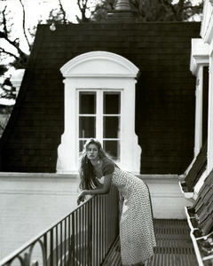 Chin_Vogue_Italia_April_1993_04.thumb.png.ed0bfa0c9aeac72e0ad791eb5f2c2c8c.png